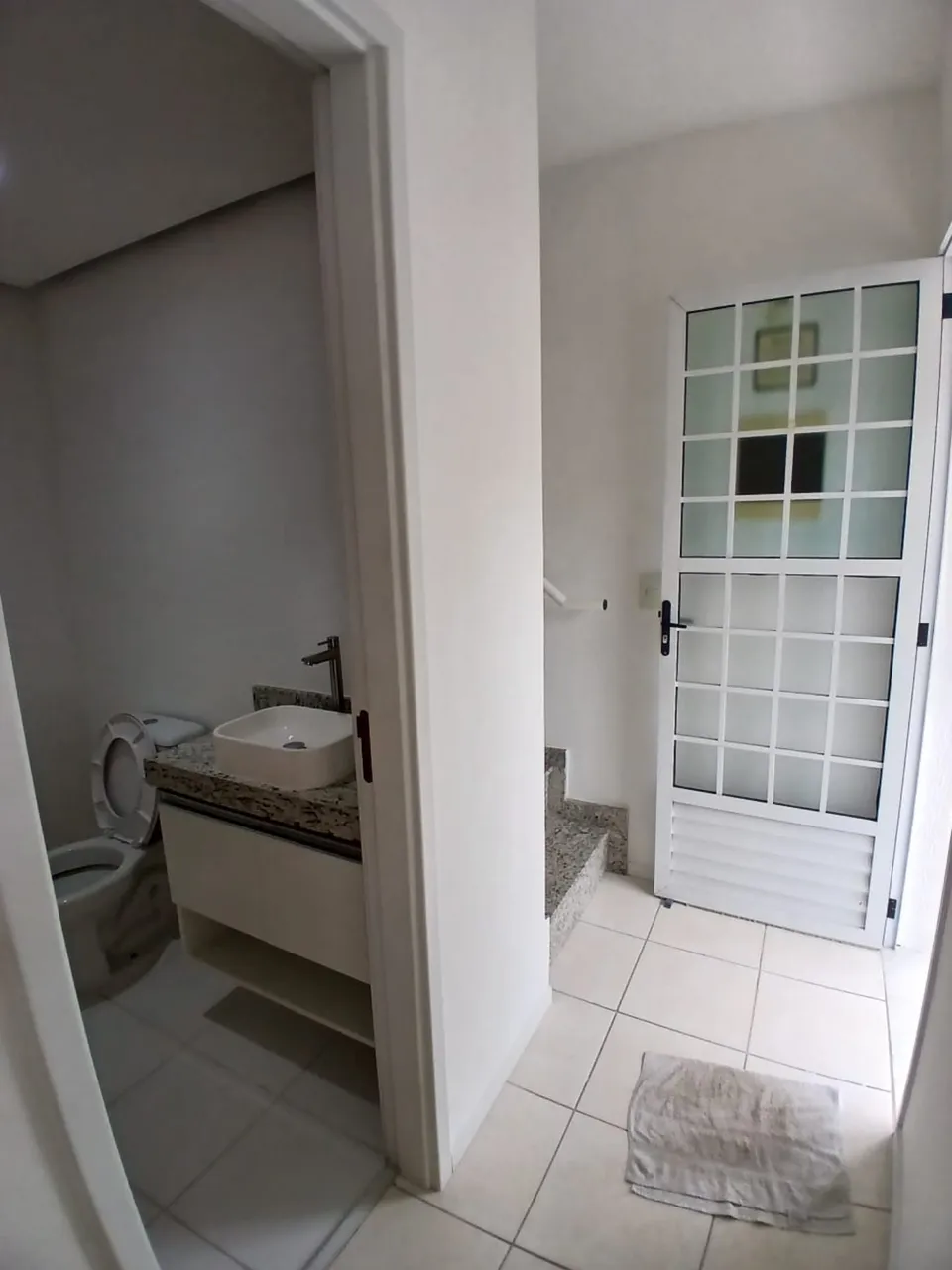 House with 3 bedrooms and 3 bathrooms, open kitchen — photo 9