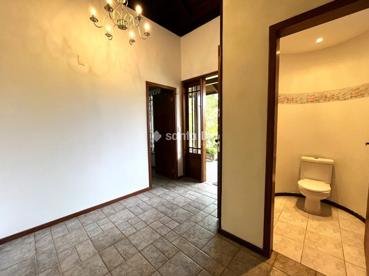 200 m² house with a private BBQ and a grill on the balcony — photo 28