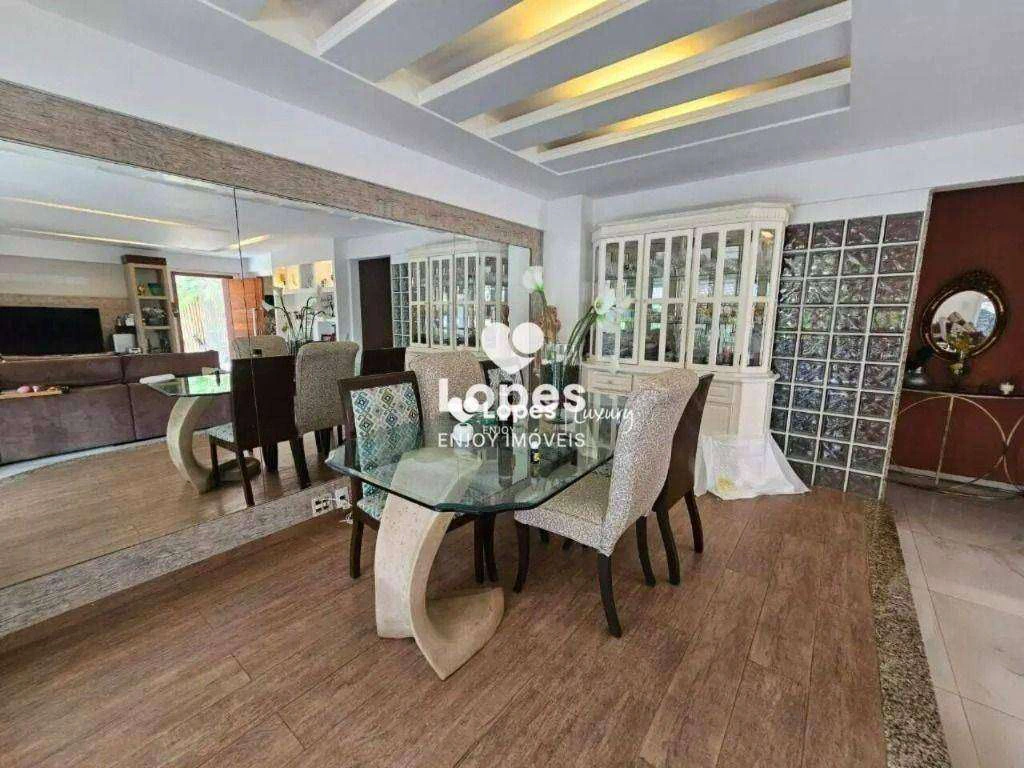 5-bedroom house with a glass-enclosed balcony — photo 23