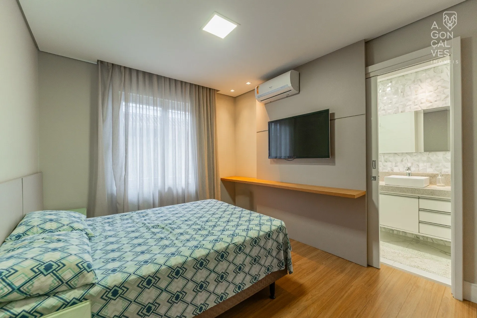 House with 3 bedrooms and an open-plan kitchen — photo 16