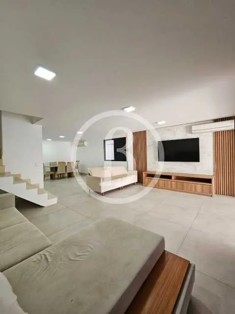 House with 4 bedrooms, 5 bathrooms and open-plan kitchen — photo 4