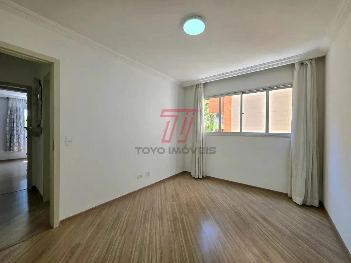 3-bedroom apartment with a bathtub in Curitiba — photo 33