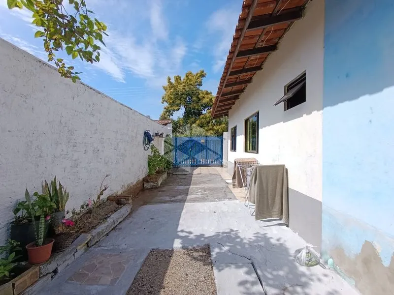 One-bedroom house with a garden — photo 20