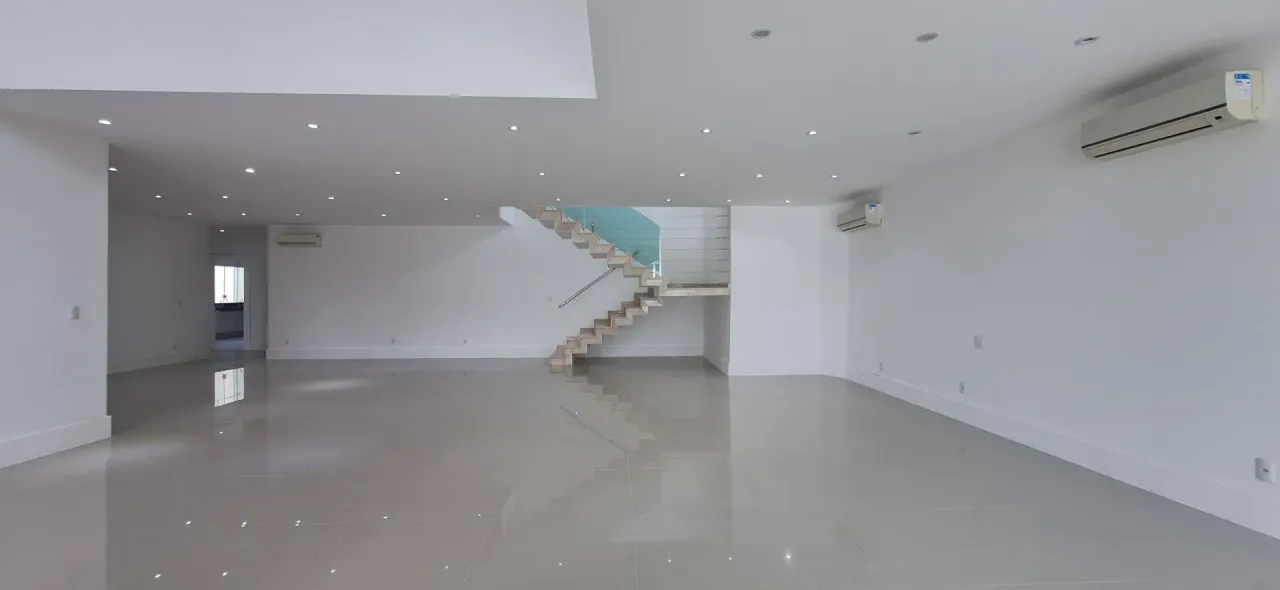 House with 900 m², 5 bedrooms and 4 parking spots — photo 11