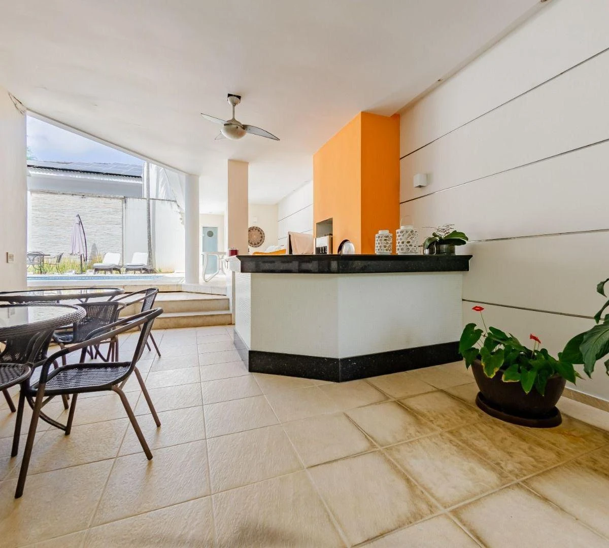 Furnished house with 6 bedrooms and 690 m² — photo 2