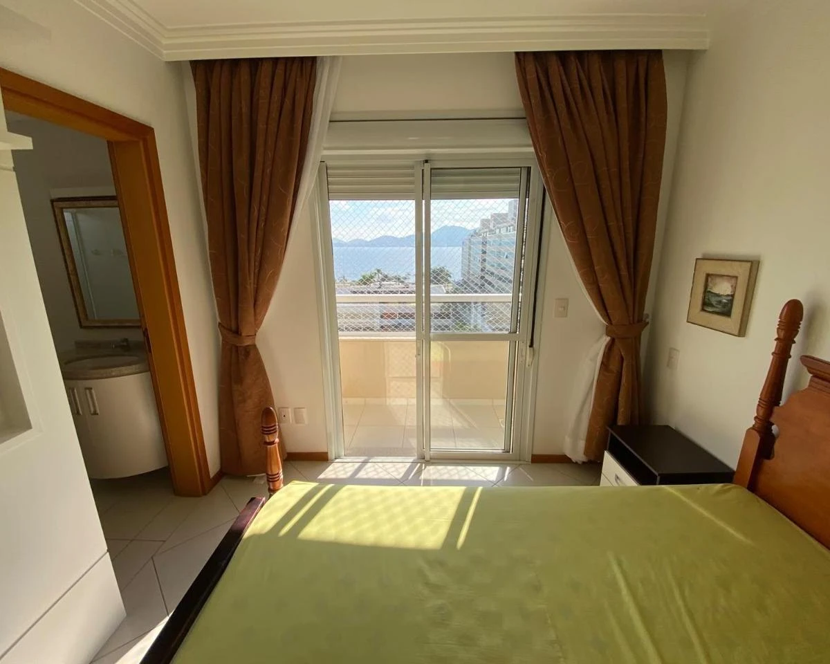 3-bedroom apartment with a water view — photo 9