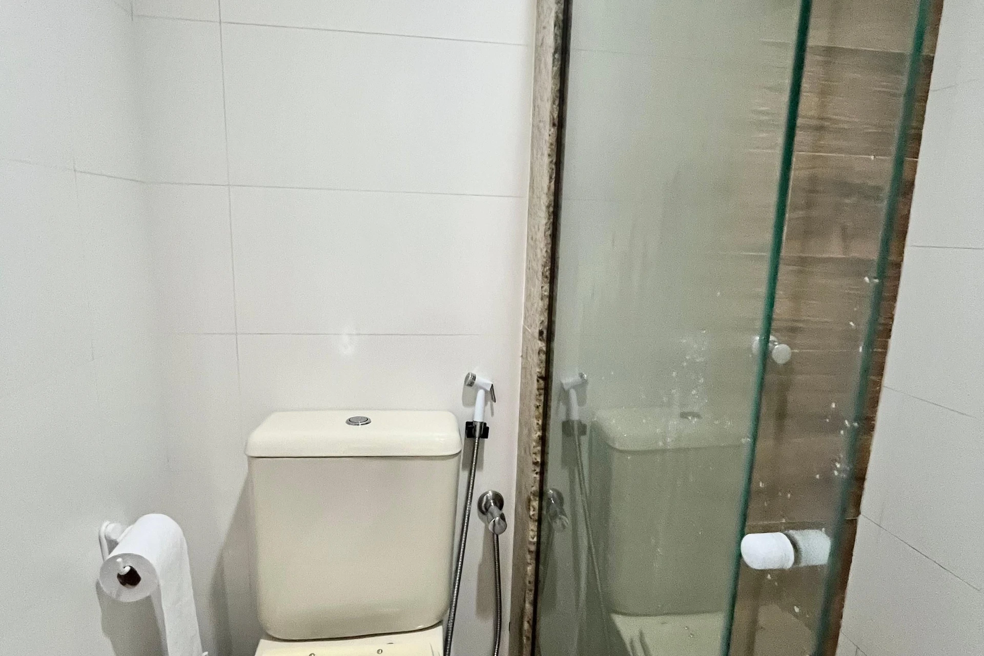 Furnished 1-bedroom apartment with pet-friendly policy — photo 40
