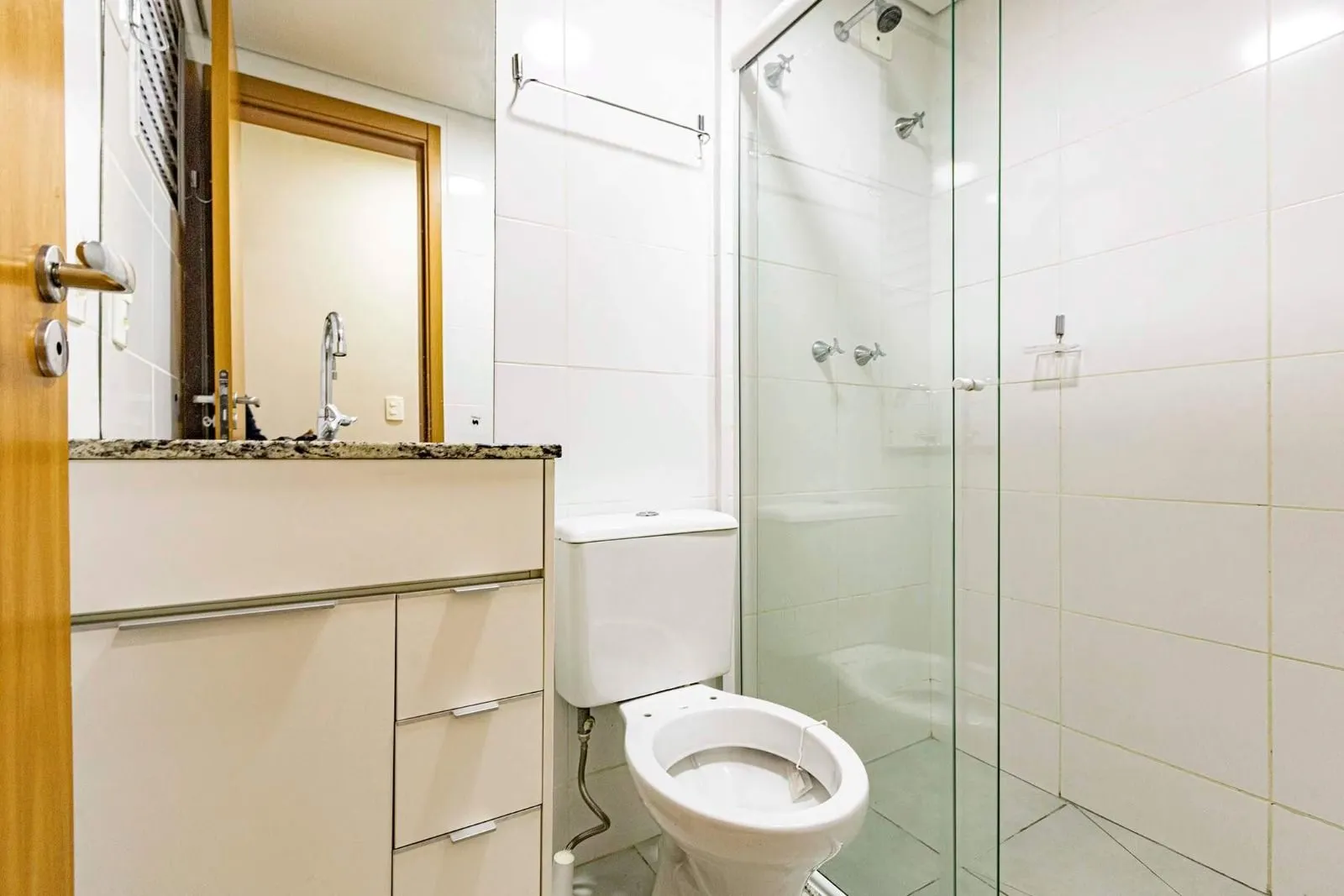 2-bedroom apartment in a building with a coworking space — photo 17