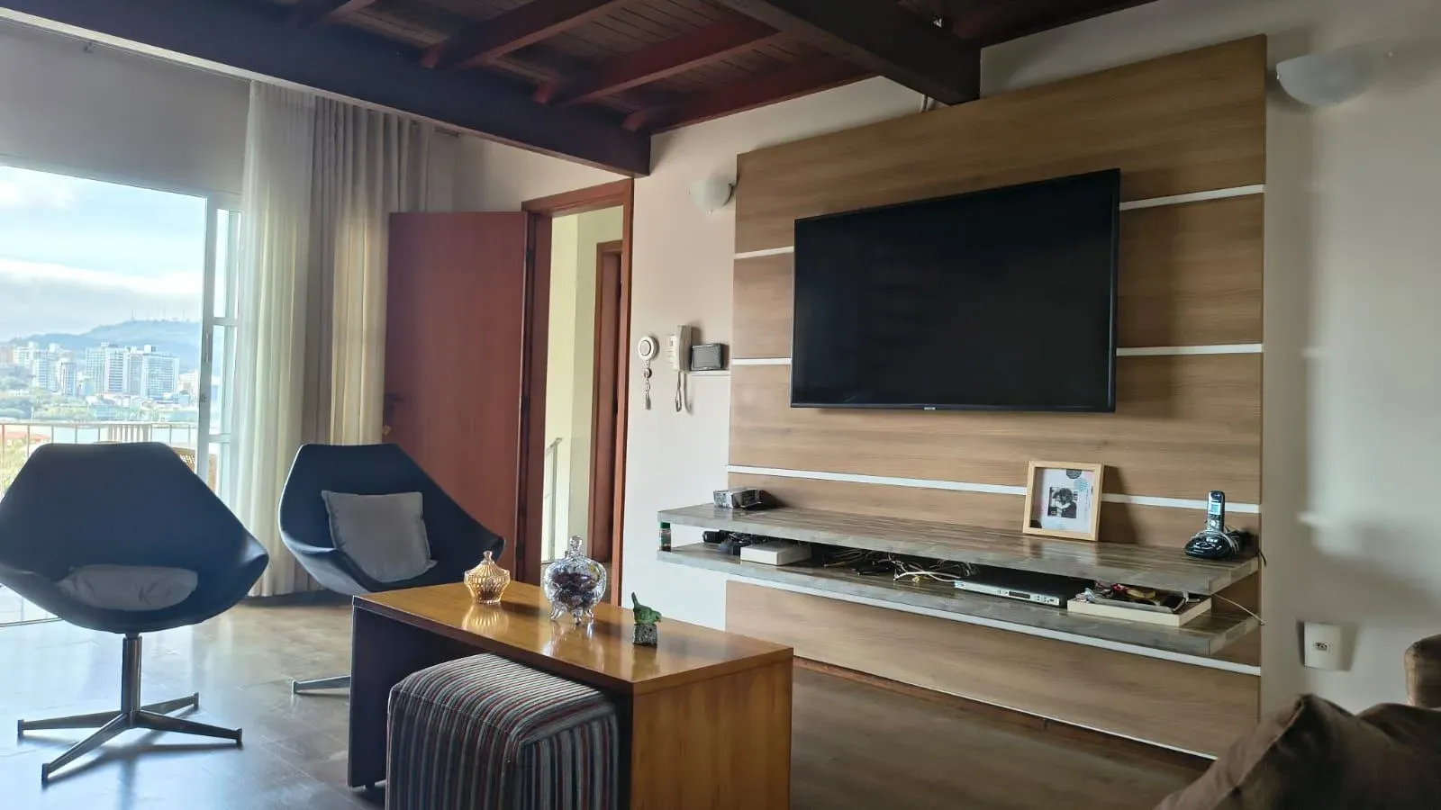 2-bedroom house with a water view in Florianópolis — photo 13