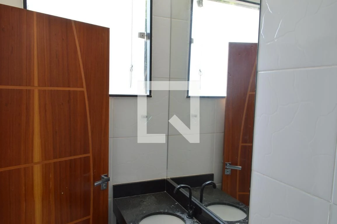 Casa de 3 quartos com janelas do piso ao teto — photo 75