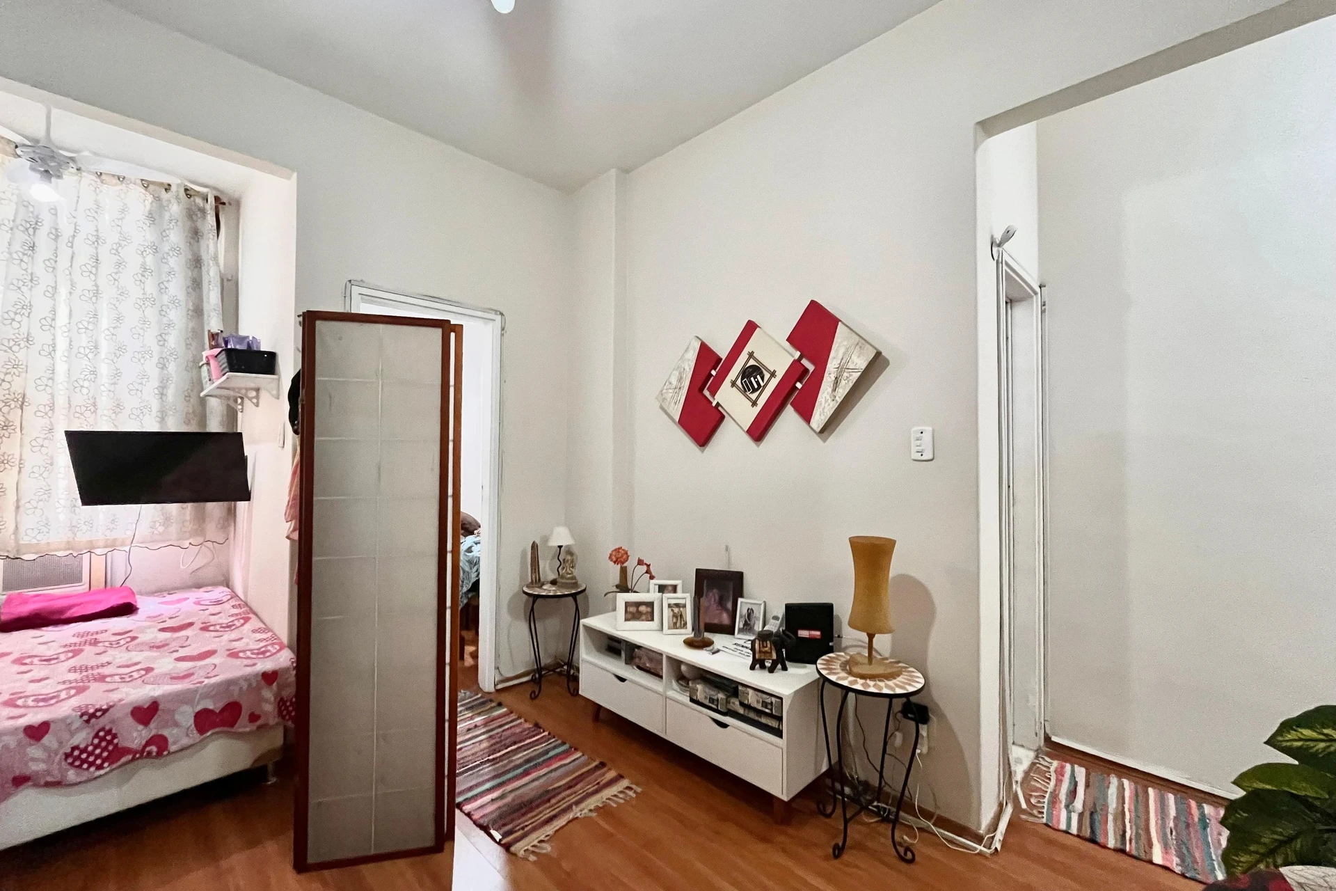 Furnished 1-bedroom apartment with 1 bathroom — photo 8