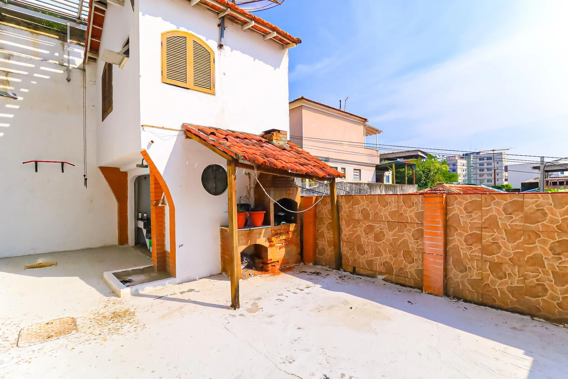 House with 2 bedrooms and a private garden — photo 13