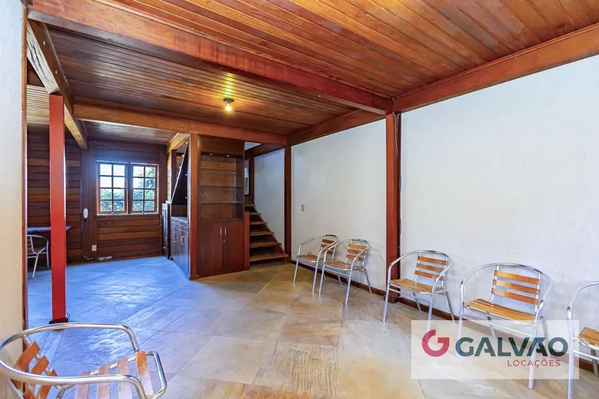 Casa sin amueblar con 3 dormitorios, cocina cerrada y balcón — photo 4