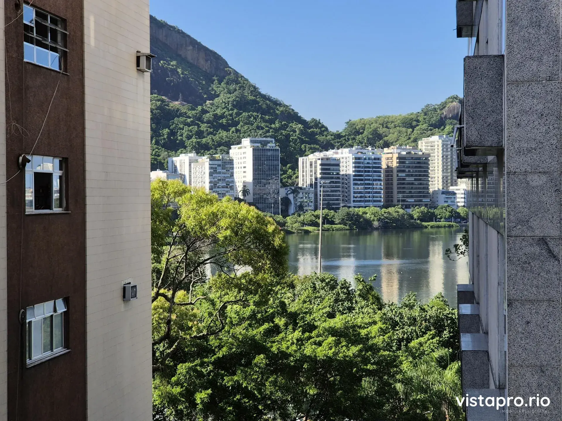 Furnished apartment, 50 m², with a water view — photo 4