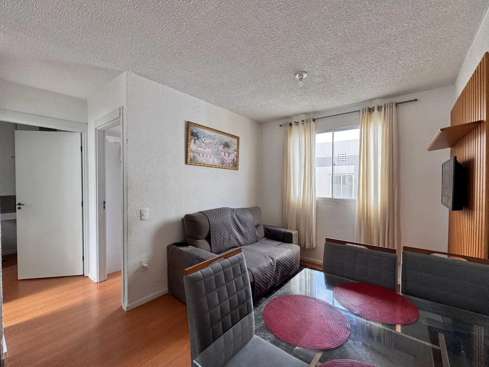 Furnished 2-bedroom apartment with 1 bathroom