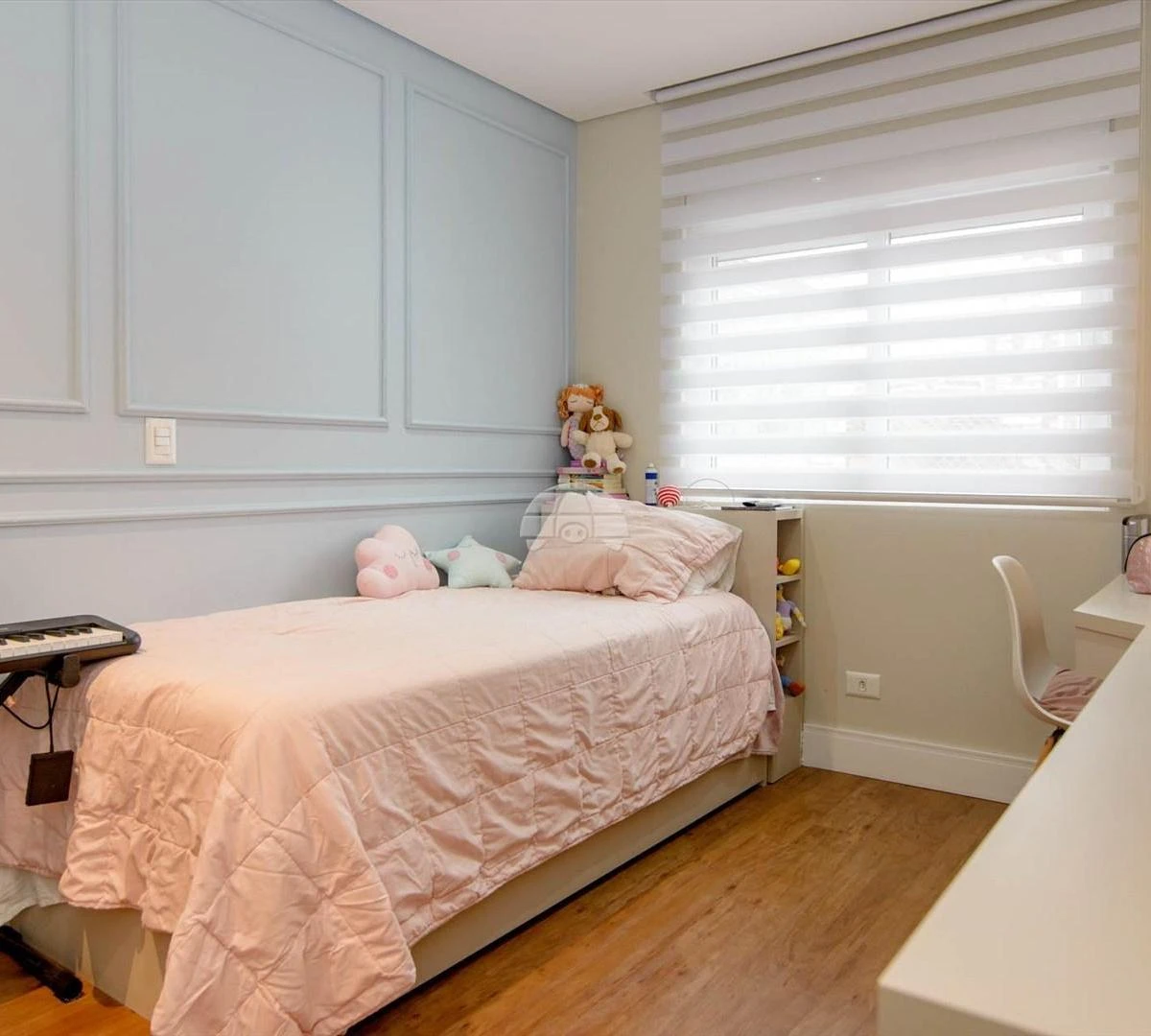 Furnished 3 en-suite apartment with open-plan kitchen — photo 17