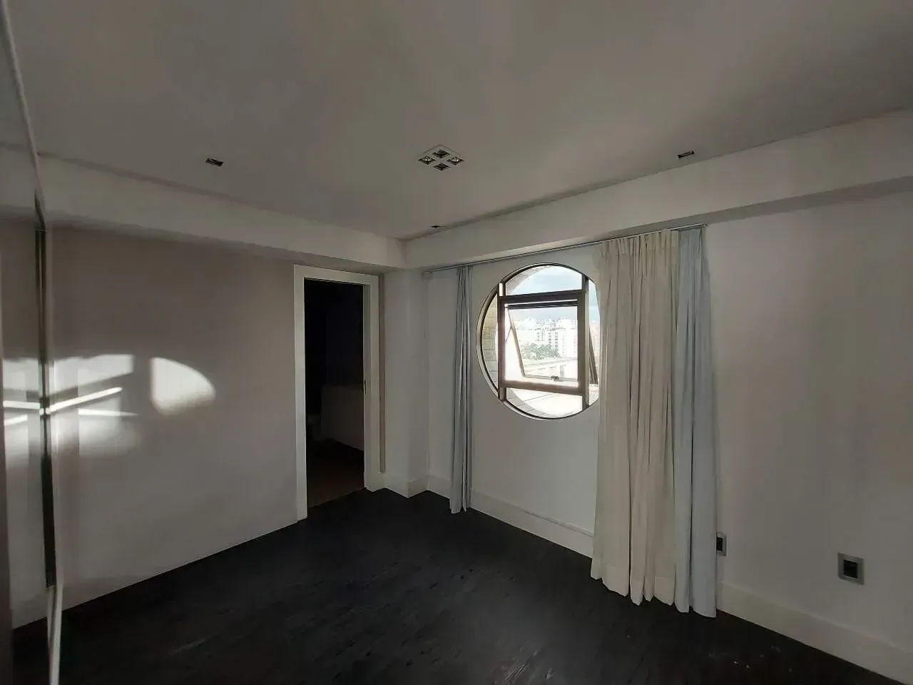 Квартира 300 м² с 2 спальнями-сьютами на 10 этаже — photo 19