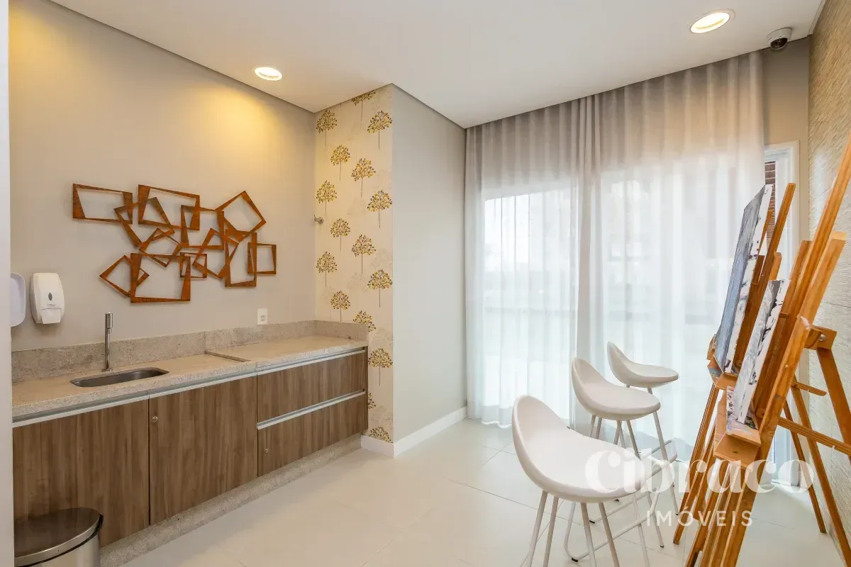 Balcony with a grill in a 2-bedroom apartment, 71 m² — photo 55