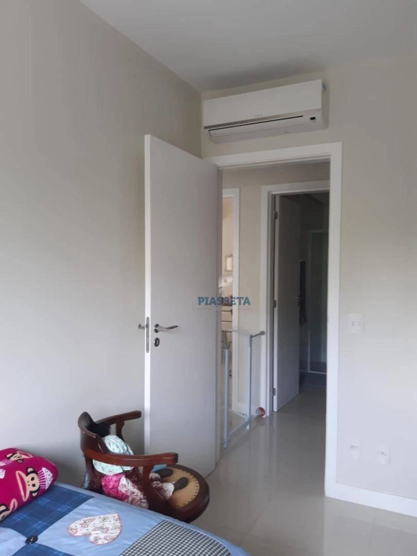 3-bedroom apartment in a building with a pool — photo 35