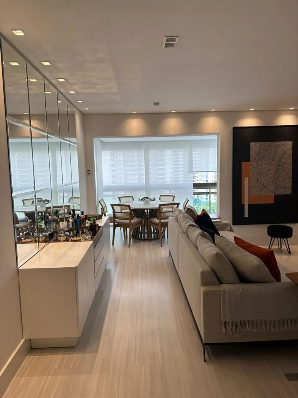 Apartamento, 96 m², com janelas do piso ao teto