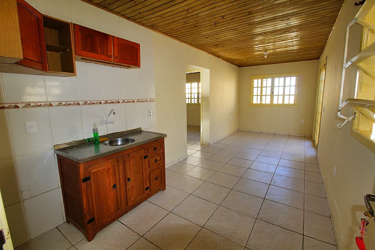 Balcony with a grill in a 2-bedroom house, 60 m² — photo 6