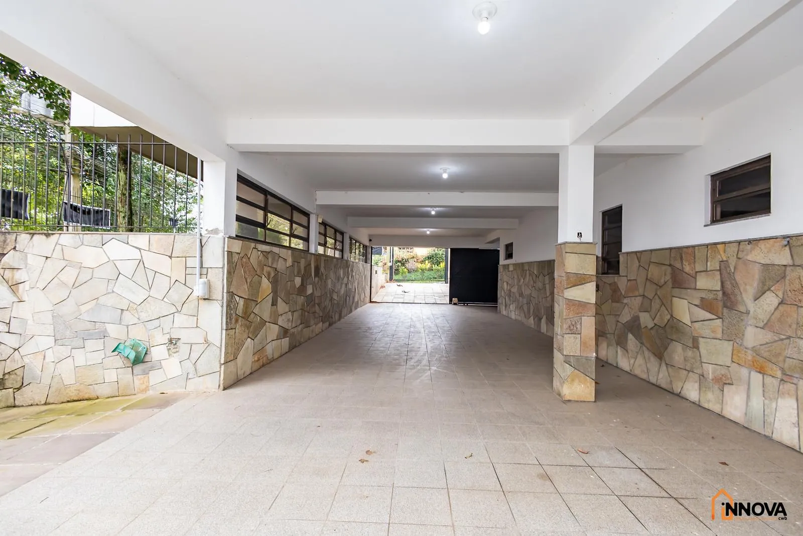 House with 5 bedrooms, 10 bathrooms, 5 parking spaces — photo 35
