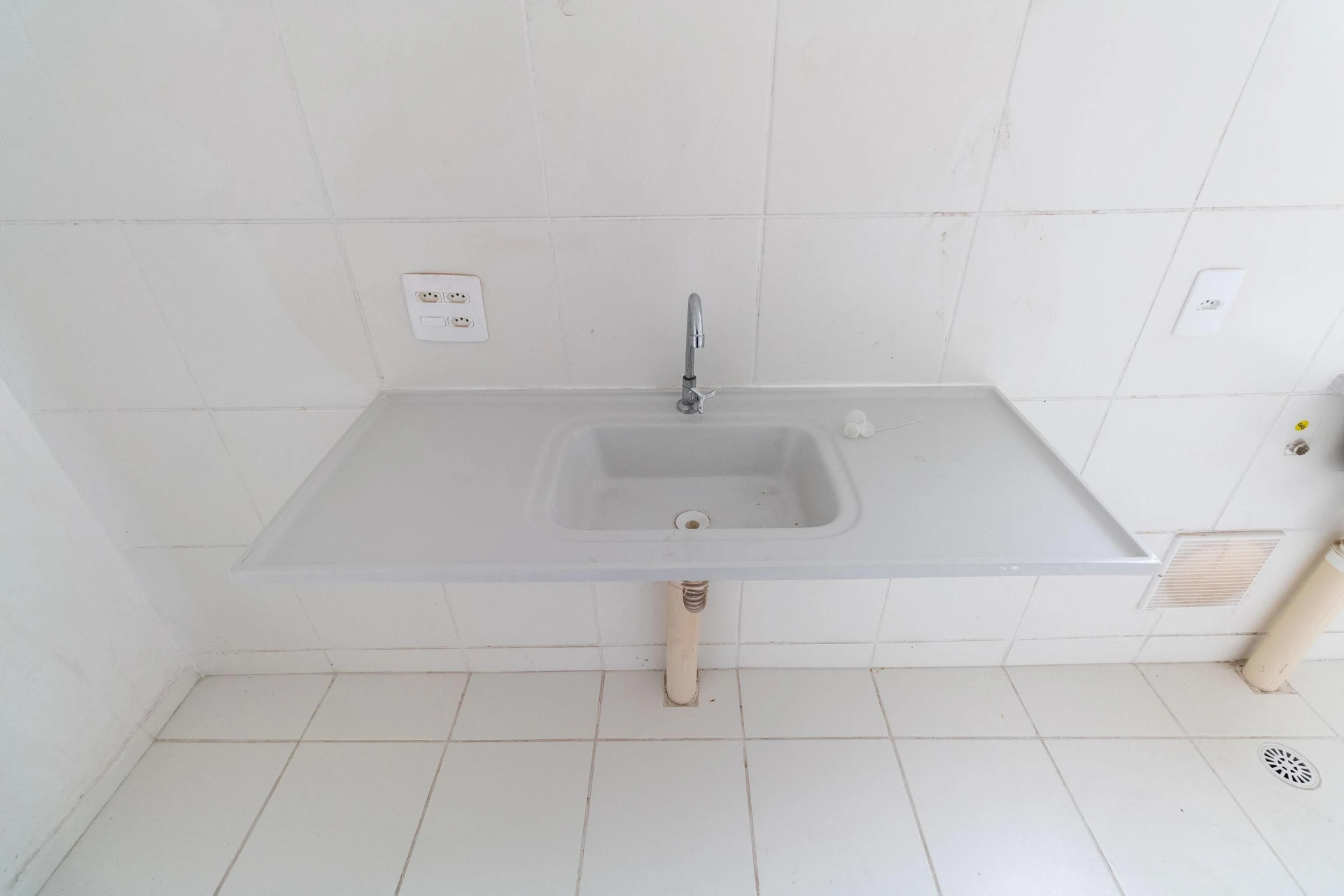 Unfurnished apartment with 2 bedrooms and 1 parking spot — photo 35