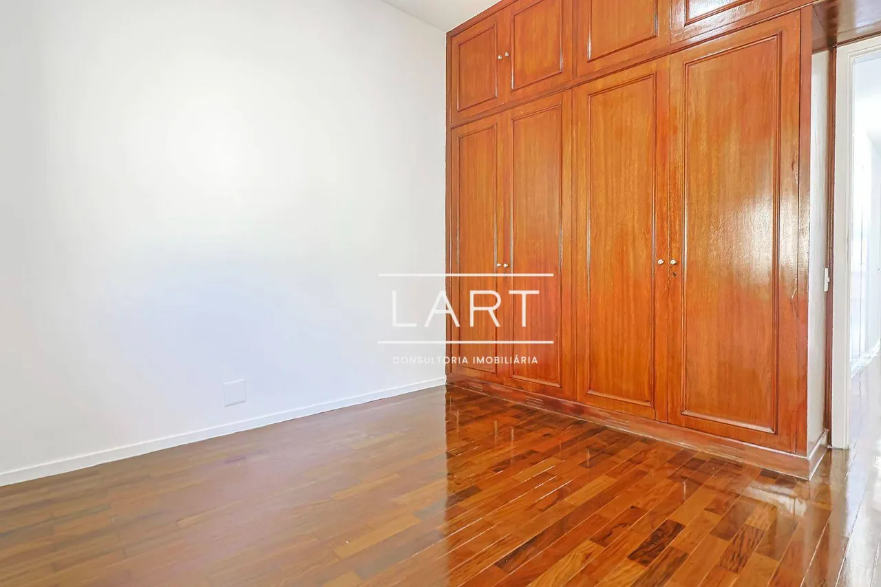 4-bedroom apartment with balcony and 227 m² — photo 15