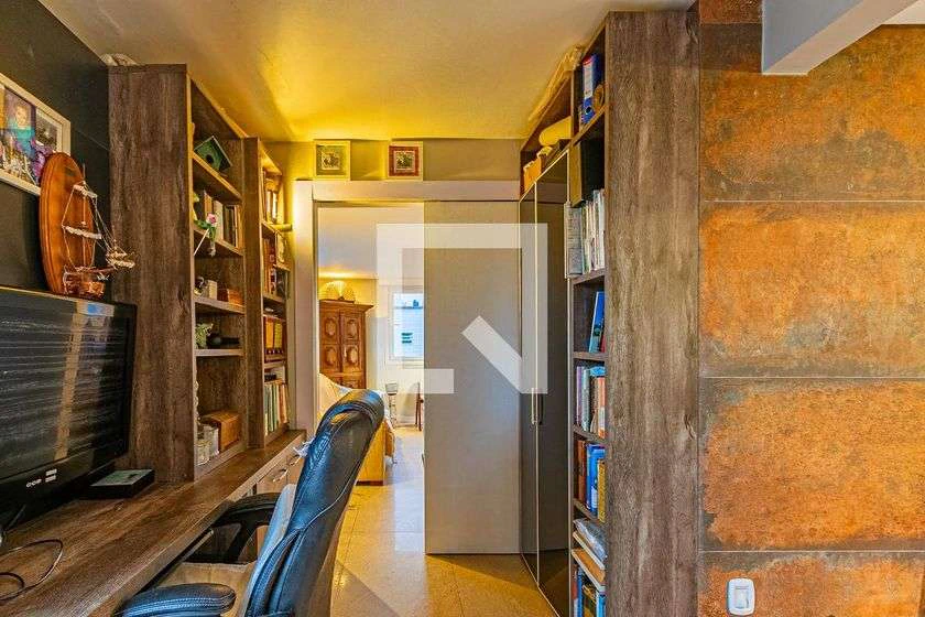 Apartment, 250 m², with a glass-enclosed balcony — photo 27