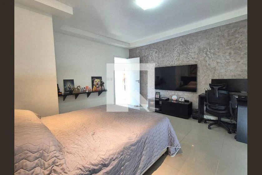 Furnished house with 3 en-suite bedrooms and shared BBQ — photo 17