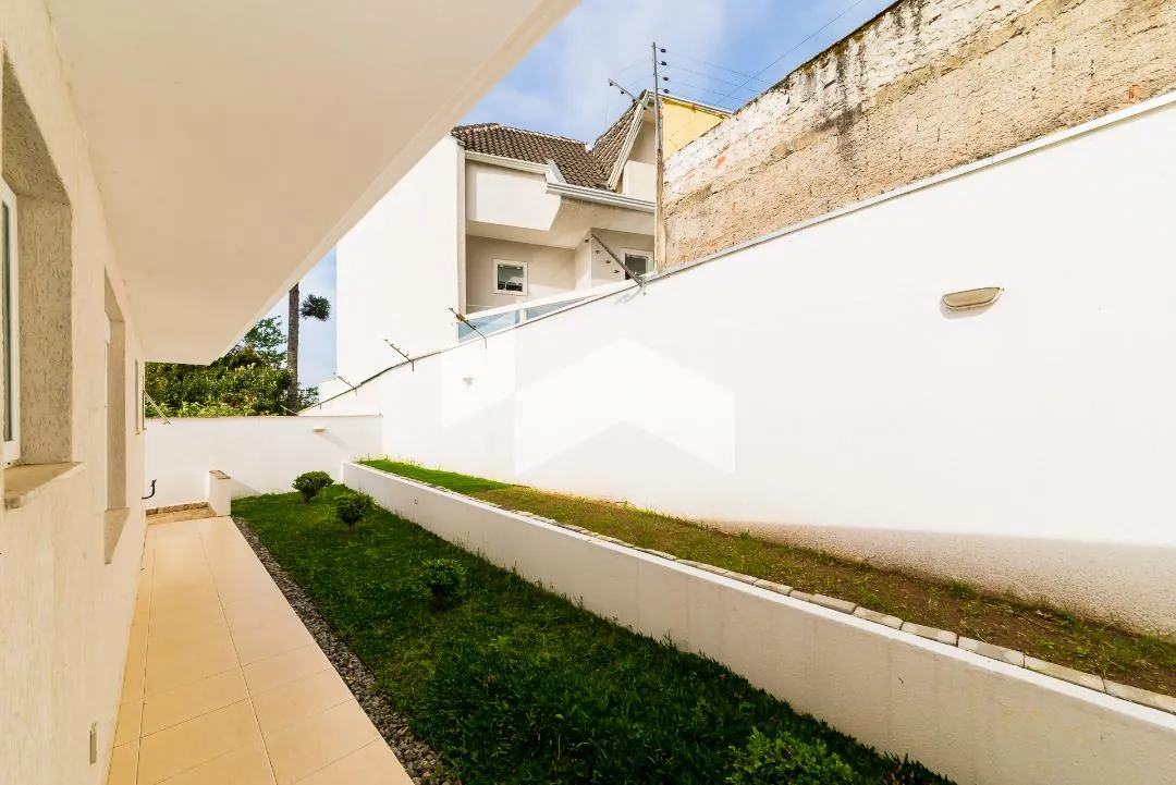 431 m² house with 4 en-suite bedrooms and 6 parking — photo 44