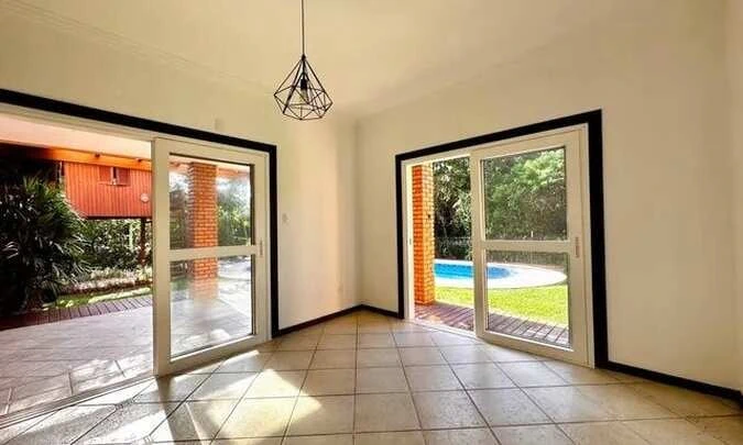 Casa de 244 m² con piscina privada y bañera — photo 13
