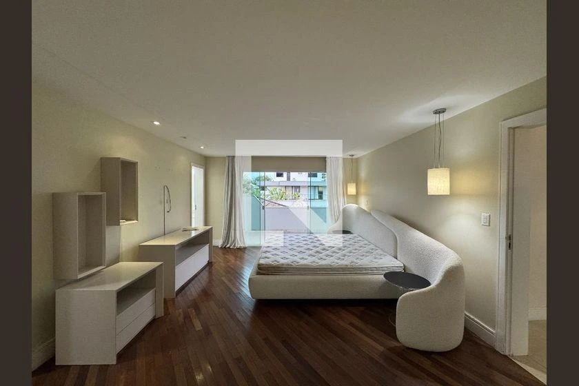5 quartos e banheira: casa de 1000 m² — photo 36