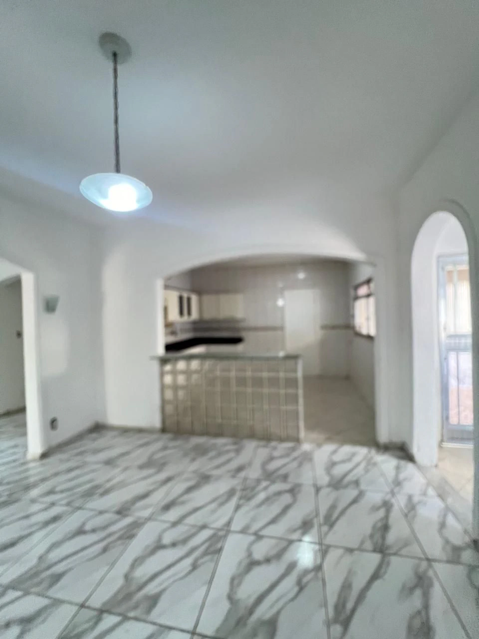 Rental house with 3 bedrooms, 2 suites, and balcony — photo 3