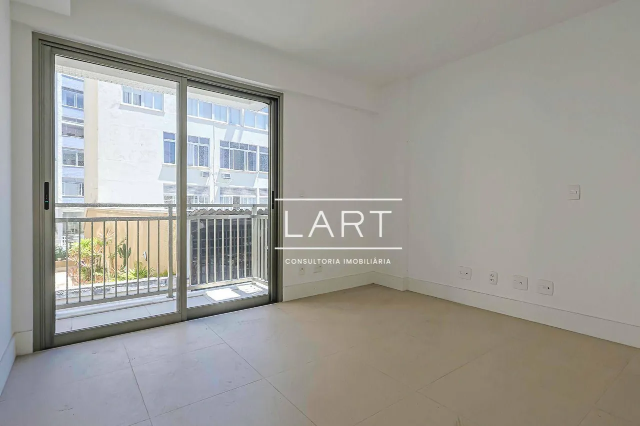 Top-floor apartment with 3 bedrooms and 2 bathrooms — photo 18
