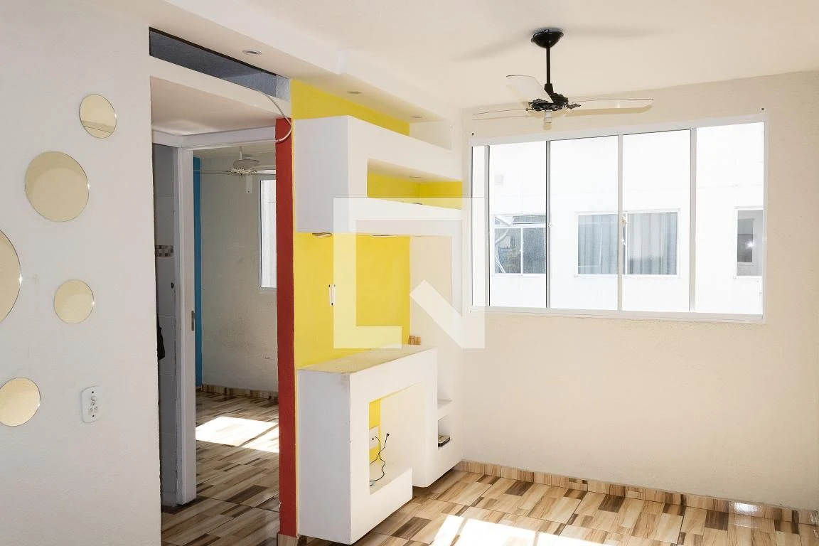 Apartamento com 2 quartos e área de lavanderia — photo 2
