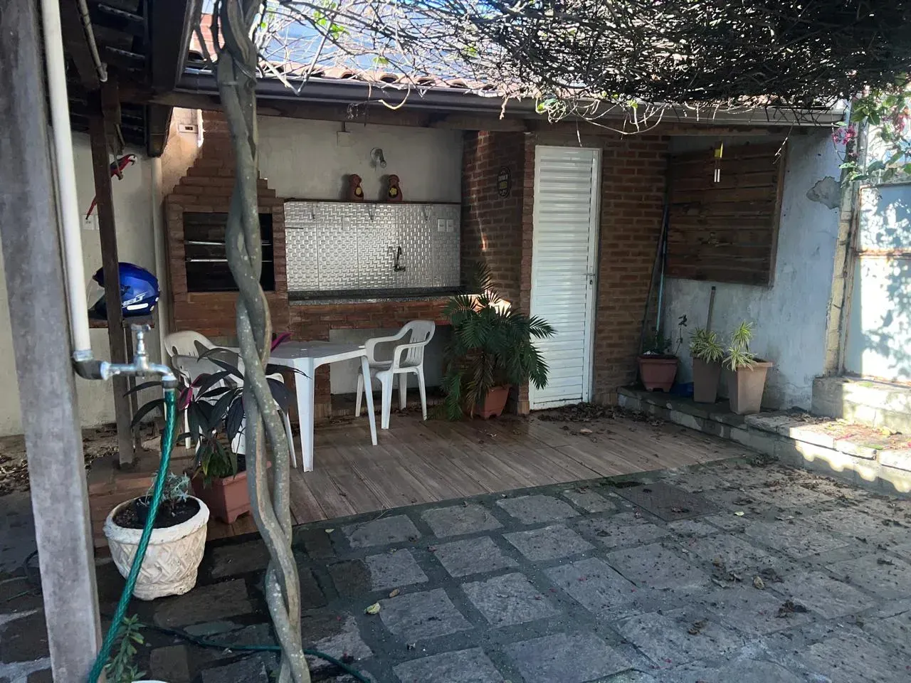 Casa com 4 quartos e cozinha fechada com armários — photo 5