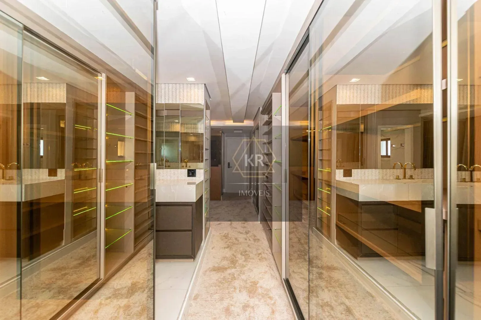 Furnished 272 m² apartment with 3 en-suites and 4 parking — photo 78