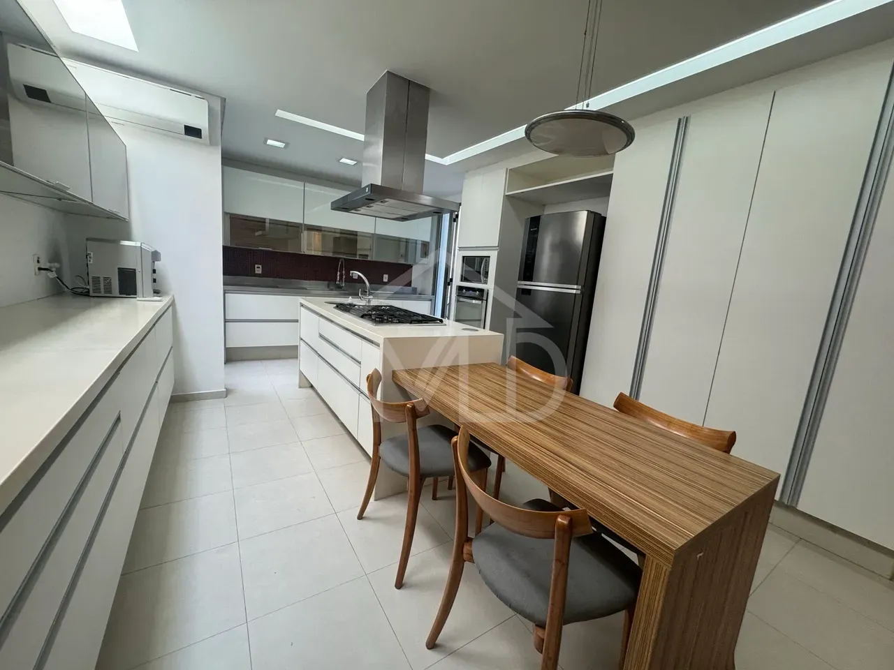 Furnished house with 4 en-suite bedrooms and open kitchen — photo 26