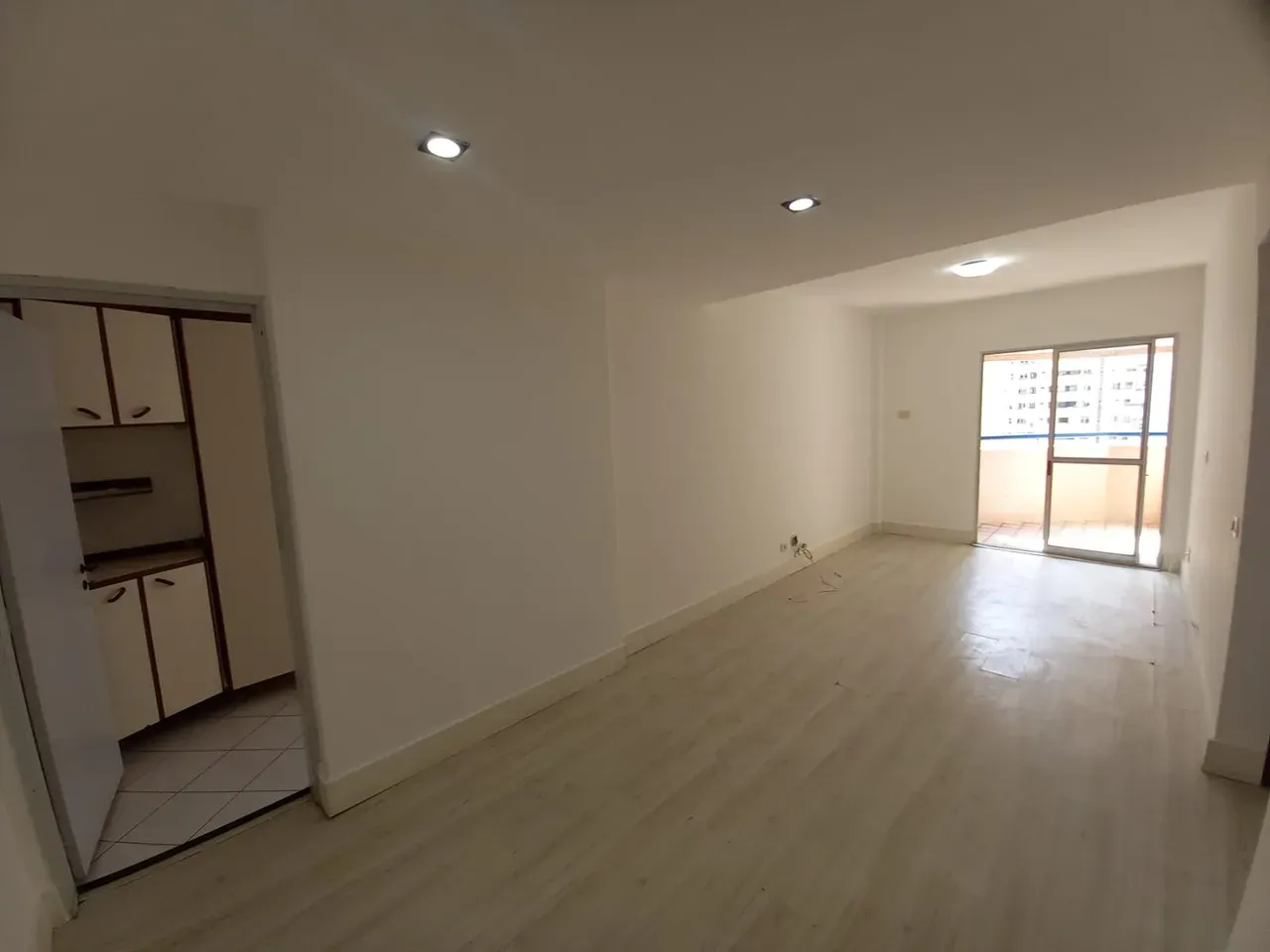 Apartment on the 10th floor with a grill on the balcony — photo 8