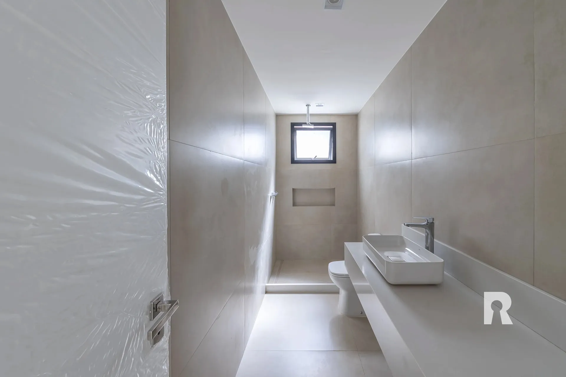 Casa moderna de 5 suítes com 7 banheiros e 2 vagas — photo 17