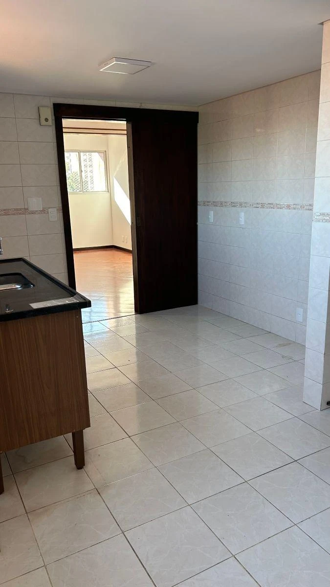 3-bedroom apartment with wood or laminate floors — photo 18
