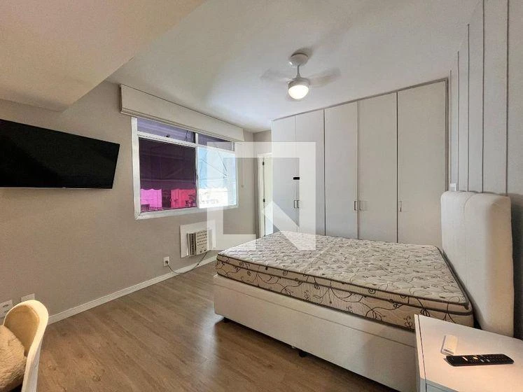 Furnished apartment, 130 m², with floor-to-ceiling windows — photo 9