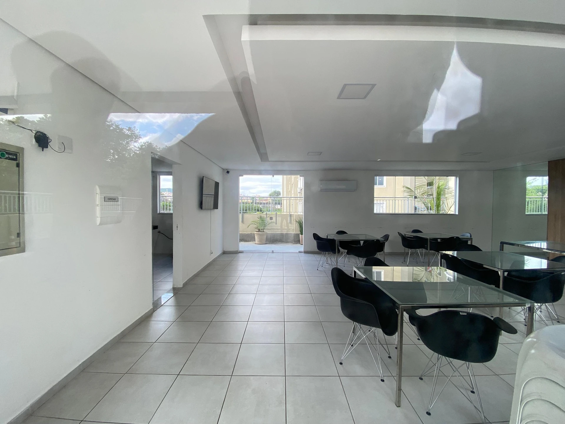 One-bedroom apartment with a grill on the balcony — photo 13