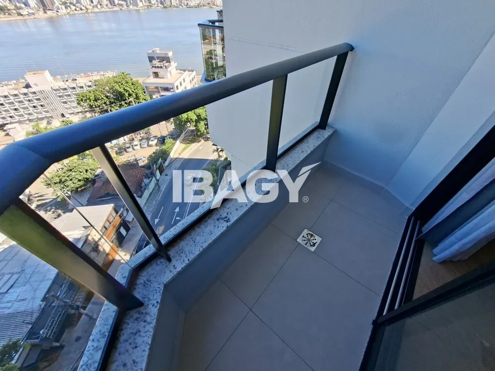 Studio with a glassed-in balcony and open-plan kitchen — photo 98