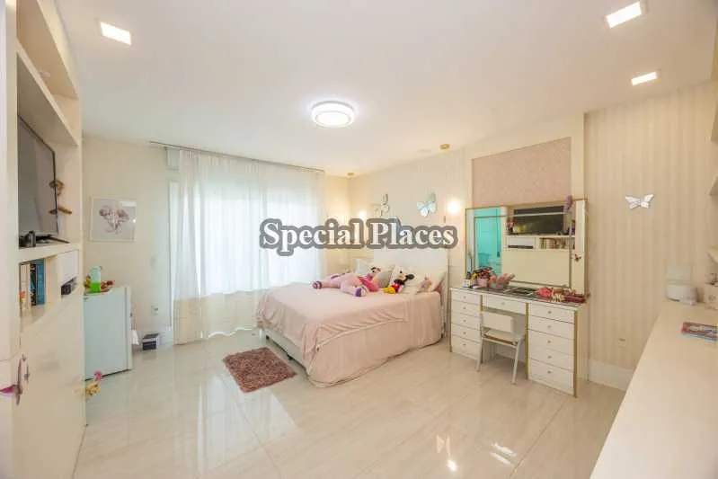 Furnished house with 5 bedrooms and open-plan kitchen — photo 14