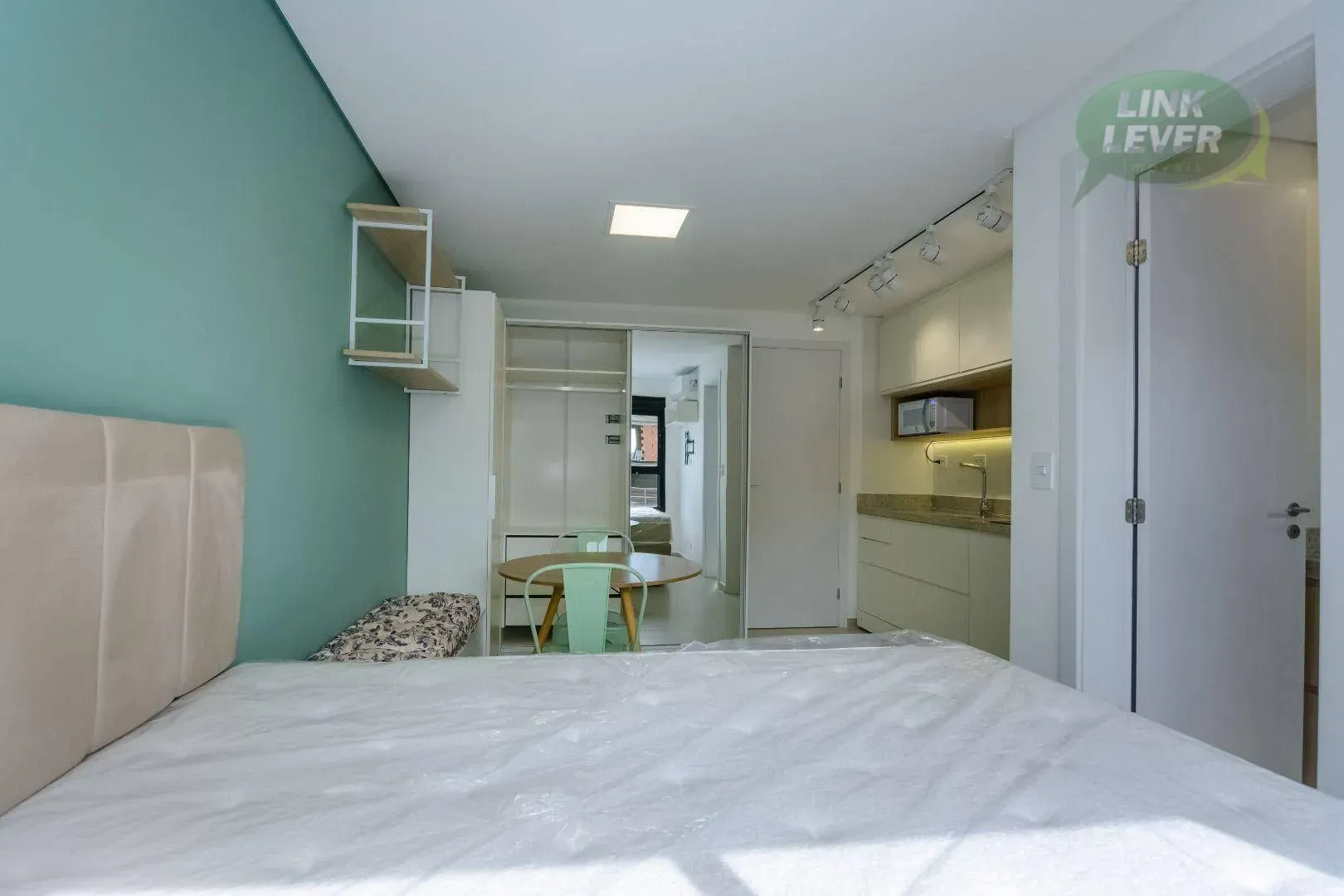 Furnished studio in a building with a coworking space — photo 9
