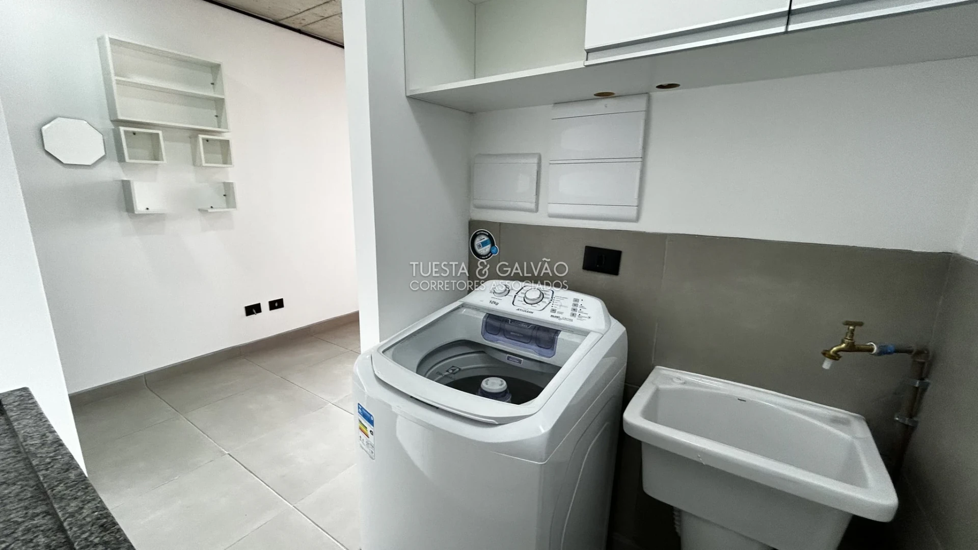 1-bedroom apartment with open-plan kitchen, 47 m² — photo 9