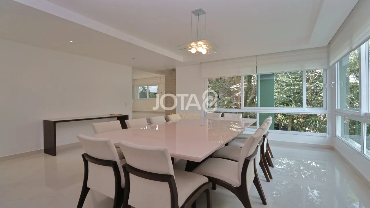 House with 5 bedrooms and a balcony in 370 m² — photo 17