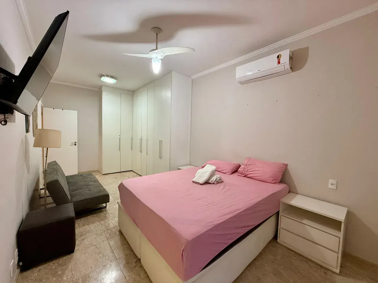 Furnished 96 m² apartment with 2 bedrooms and 3 bathrooms — photo 14